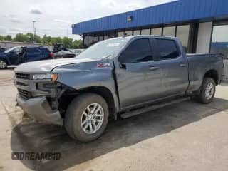 2021 Chevrolet Silverado 1500 RST z VIN 3GCUYEED1MG227332, wystawiony jako Copart lot #67573465 z przebiegiem 55 407 mil mil oraz Szkoda całkowita • Salvage title. Historia ofert i sprzedaży dostępna na DreamBid. Obrazek 1.