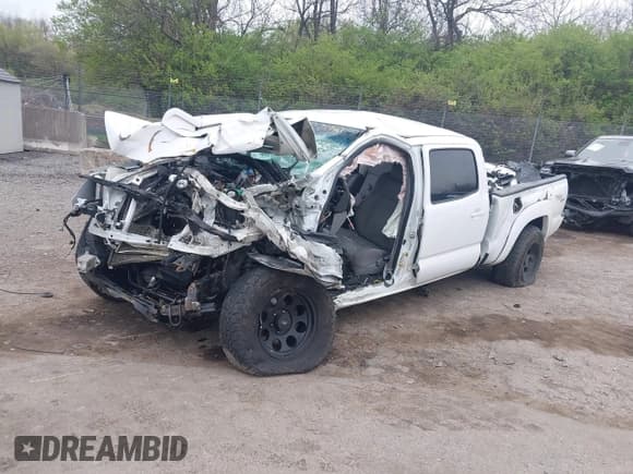 ✅ 2013 Toyota Tacoma • VIN: 5TFMU4FN9DX019465 • Lot: 42010194. Listed on IAAI with 115,812 mi. Free auction sales archive from the USA and detailed vehicle history report at DreamBid. Image 2.