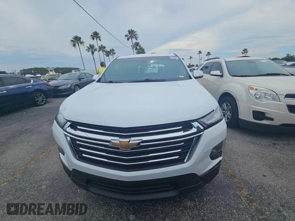 ✅ 2023 Chevrolet Traverse LT Cloth • VIN: 1GNERGKW3PJ225434 • Lot: 42730209. Wystawiony na IAAI z przebiegiem 86 131 mil. Bezpłatny archiwum sprzedaży aukcyjnych z USA i szczegółowy raport historii pojazdu na DreamBid. Zdjęcie 1.