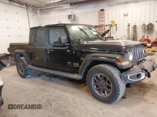 ✅ 2020 Jeep Gladiator Overland • VIN: 1C6HJTFG5LL216409 • Lot: 43627529. Wystawiony na IAAI z przebiegiem 83 052 mil. Bezpłatny archiwum sprzedaży aukcyjnych z USA i szczegółowy raport historii pojazdu na DreamBid. Zdjęcie 1.