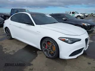 ✅ 2022 Alfa Romeo Giulia Veloce • VIN: ZARFAMBN9N7666124 • Lot: 41583505. Wystawiony na IAAI z przebiegiem 38 957 mil. Bezpłatny archiwum sprzedaży aukcyjnych z USA i szczegółowy raport historii pojazdu na DreamBid. Zdjęcie 1.