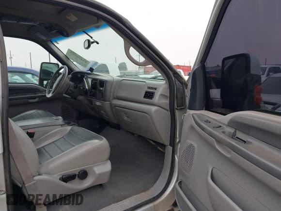 ✅ 2001 Ford Excursion XLT • VIN: 1FMNU41S51EB17641 • Lot: 42420753. Wystawiony na IAAI z przebiegiem 218 460 mil. Bezpłatny archiwum sprzedaży aukcyjnych z USA i szczegółowy raport historii pojazdu na DreamBid. Zdjęcie 5.