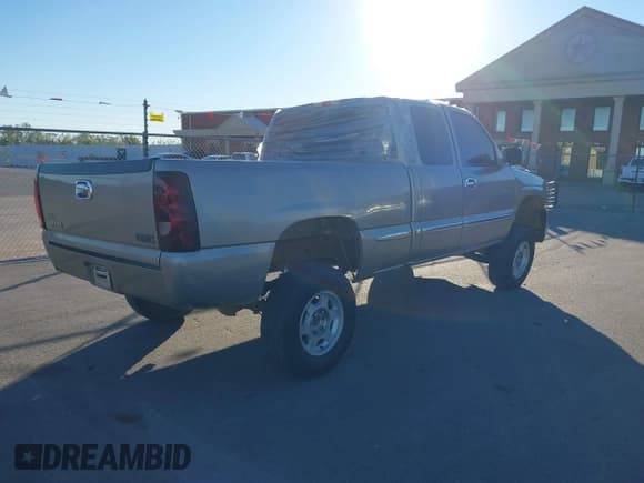 ✅ 2002 GMC Sierra 1500 SLE • VIN: 2GTEC19V221417144 • Лот: 43571358. Опубликован ранее на IAAI с пробегом 137 971 миль. Бесплатный доступ к архиву аукционных продаж из США и подробный отчёт об истории автомобиля на DreamBid. Изображение 4.