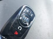 ✅ 2018 Buick Enclave Premium • VIN: 5GAERCKW0JJ236871 • Lot: 43479964. Wystawiony na IAAI z przebiegiem 82 648 mil. Bezpłatny archiwum sprzedaży aukcyjnych z USA i szczegółowy raport historii pojazdu na DreamBid. Zdjęcie 11.