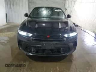 2024 Dodge Hornet R/T z VIN ZACPDFCW6R3A33668, wystawiony jako Copart lot #66370315 z przebiegiem 22 668 mil mil oraz Czysty tytuł • Clean title. Historia ofert i sprzedaży dostępna na DreamBid. Obrazek 5.