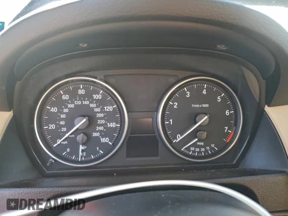 ✅ 2014 BMW X1 sDrive28i • VIN: WBAVM1C51EVW49305 • Лот: 94548605. Опубликован ранее на Copart с пробегом Не указан. Бесплатный доступ к архиву аукционных продаж из США и подробный отчёт об истории автомобиля на DreamBid. Изображение 9.