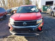 ✅ 2024 Volkswagen Taos SE • VIN: 3VVUX7B22RM037373 • Lot: 43778986. Wystawiony na IAAI z przebiegiem 5 005 mil. Bezpłatny archiwum sprzedaży aukcyjnych z USA i szczegółowy raport historii pojazdu na DreamBid. Zdjęcie 12.