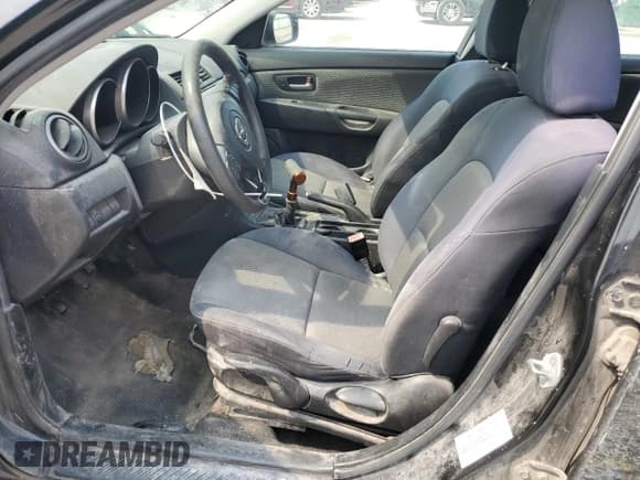 ✅ 2005 Mazda 3 i • VIN: JM1BK12F151328149 • Лот: 67232845. Опубликован ранее на Copart с пробегом 239 173 миль. Бесплатный доступ к архиву аукционных продаж из США и подробный отчёт об истории автомобиля на DreamBid. Изображение 7.