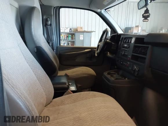✅ 2015 Chevrolet Express Cargo • VIN: 1GCWGFCF6F1151954 • Lot: 42677535. Listed on IAAI with 180,818 mi. Free auction sales archive from the USA and detailed vehicle history report at DreamBid. Image 5.