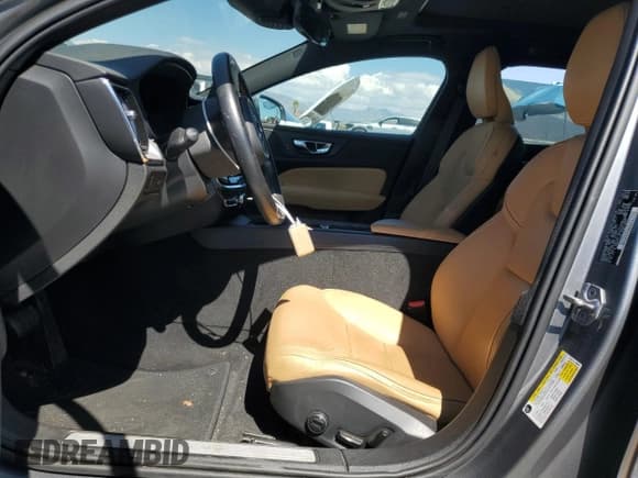 ✅ 2020 Volvo V60 • VIN: YV4102WK0L1043046 • Lot: 82128525. Wystawiony na Copart z przebiegiem 43 781 mil. Bezpłatny archiwum sprzedaży aukcyjnych z USA i szczegółowy raport historii pojazdu na DreamBid. Zdjęcie 7.