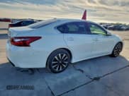 ✅ 2018 Nissan Altima S • VIN: 1N4AL3AP6JC181409 • Lot: 94826175. Wystawiony na Copart z przebiegiem 198 492 mil. Bezpłatny archiwum sprzedaży aukcyjnych z USA i szczegółowy raport historii pojazdu na DreamBid. Zdjęcie 3.