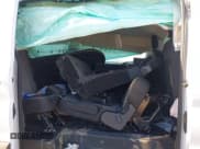 ✅ 2025 Ford Transit Passenger XLT • VIN: 1FBAX2YG2SKA25023 • Lot: 43909984. Wystawiony na IAAI z przebiegiem 5 454 mil. Bezpłatny archiwum sprzedaży aukcyjnych z USA i szczegółowy raport historii pojazdu na DreamBid. Zdjęcie 8.