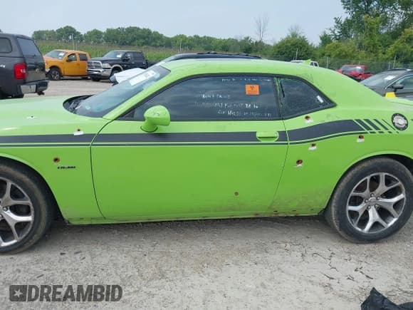 ✅ 2015 Dodge Challenger R/T Plus • VIN: 2C3CDZBT1FH703273 • Lot: 42924242. Wystawiony na IAAI z przebiegiem 130 088 mil. Bezpłatny archiwum sprzedaży aukcyjnych z USA i szczegółowy raport historii pojazdu na DreamBid. Zdjęcie 17.