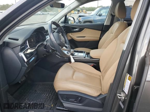 ✅ 2021 Audi Q7 Prestige • VIN: WA1VXAF70MD014792 • Lot: 82162345. Wystawiony na Copart z przebiegiem 82 505 mil. Bezpłatny archiwum sprzedaży aukcyjnych z USA i szczegółowy raport historii pojazdu na DreamBid. Zdjęcie 7.