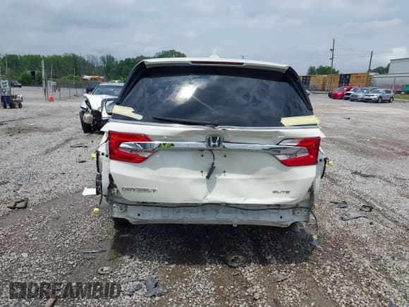 ✅ 2019 Honda Odyssey Elite • VIN: 5FNRL6H95KB104816 • Lot: 42232490. Listed on IAAI with 77,465 mi. Free auction sales archive from the USA and detailed vehicle history report at DreamBid. Image 17.