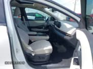 ✅ 2023 Nissan ARIYA Evolve+ • VIN: JN1DF0BB5PM709737 • Lot: 42287939. Wystawiony na IAAI z przebiegiem 5 982 mil. Bezpłatny archiwum sprzedaży aukcyjnych z USA i szczegółowy raport historii pojazdu na DreamBid. Zdjęcie 5.