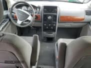 ✅ 2008 Chrysler Town & Country LX • VIN: 2A8HR44H18R770444 • Лот: 91248955. Опубликован ранее на Copart с пробегом 227 424 миль. Бесплатный доступ к архиву аукционных продаж из США и подробный отчёт об истории автомобиля на DreamBid. Изображение 8.