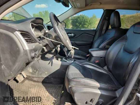 ✅ 2015 Jeep Cherokee Trailhawk • VIN: 1C4PJMBS4FW524968 • Lot: 69377995. Wystawiony na Copart z przebiegiem 62 117 mil. Bezpłatny archiwum sprzedaży aukcyjnych z USA i szczegółowy raport historii pojazdu na DreamBid. Zdjęcie 7.