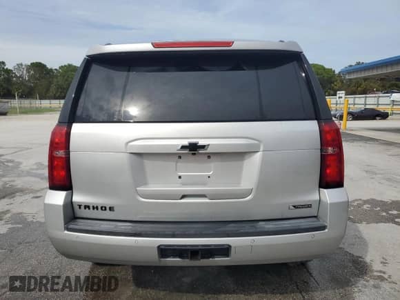 2018 Chevrolet Tahoe Premier z VIN 1GNSCCKJ9JR203707, wystawiony jako Copart lot #78011674 z przebiegiem 76 337 mil mil oraz Szkoda całkowita • Salvage title. Historia ofert i sprzedaży dostępna na DreamBid. Obrazek 6.