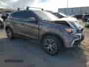 2019 Mitsubishi Outlander ES z VIN JA4AP3AU7KU027785, wystawiony jako Copart lot #71932825 z przebiegiem 63 159 mil mil oraz Szkoda całkowita • Salvage title. Historia ofert i sprzedaży dostępna na DreamBid. Obrazek 4.