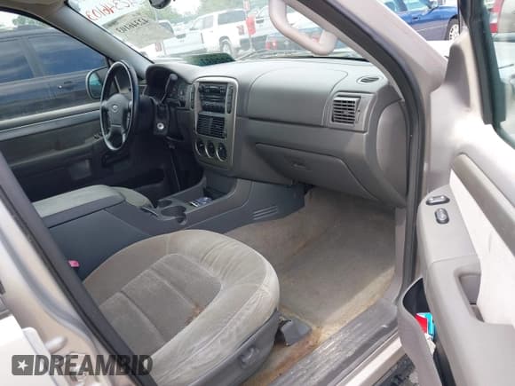 ✅ 2004 Ford Explorer XLT • VIN: 1FMZU73K34UA37992 • Lot: 42346103. Wystawiony na IAAI z przebiegiem 192 043 mil. Bezpłatny archiwum sprzedaży aukcyjnych z USA i szczegółowy raport historii pojazdu na DreamBid. Zdjęcie 5.