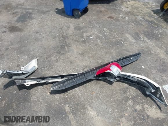 ✅ 2018 Nissan Titan S • VIN: 1N6AA1EJ9JN532437 • Lot: 42597777. Wystawiony na IAAI z przebiegiem 140 469 mil. Bezpłatny archiwum sprzedaży aukcyjnych z USA i szczegółowy raport historii pojazdu na DreamBid. Zdjęcie 12.