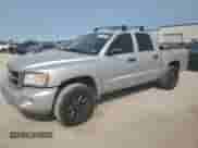 2010 Dodge Dakota ST z VIN 1D7CW2GK8AS143546, wystawiony jako Copart lot #71019664 z przebiegiem 116 705 mil mil oraz Szkoda całkowita • Salvage title. Historia ofert i sprzedaży dostępna na DreamBid. Obrazek 1.