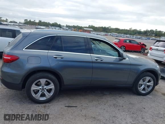 ✅ 2018 Mercedes-Benz GLC 300 • VIN: WDC0G4JB4JV029583 • Lot: 43835607. Wystawiony na IAAI z przebiegiem 138 825 mil. Bezpłatny archiwum sprzedaży aukcyjnych z USA i szczegółowy raport historii pojazdu na DreamBid. Zdjęcie 13.