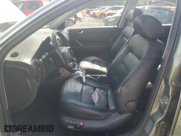 ✅ 2002 Volkswagen Passat GLX • VIN: WVWTH63B22P118938 • Lot: 64662765. Listed on Copart with 76,850 mi. Free auction sales archive from the USA and detailed vehicle history report at DreamBid. Image 7.