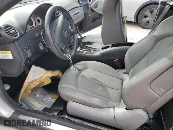 ✅ 2007 Mercedes-Benz CLK 550 • VIN: WDBTK72F87T085081 • Лот: 76171044. Опубликован ранее на Copart с пробегом 56 377 миль. Бесплатный доступ к архиву аукционных продаж из США и подробный отчёт об истории автомобиля на DreamBid. Изображение 7.