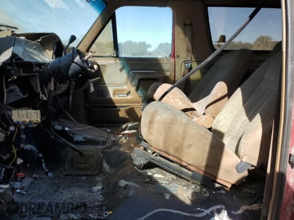 ✅ 1990 Ford Bronco Custom • VIN: 1FMEU15HXLLB16478 • Лот: 82661804. Опубликован ранее на Copart с пробегом 188 692 миль. Бесплатный доступ к архиву аукционных продаж из США и подробный отчёт об истории автомобиля на DreamBid. Изображение 7.