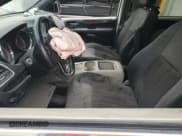 ✅ 2020 Dodge Grand Caravan SXT • VIN: 2C4RDGCG1LR201199 • Лот: 93584165. Опубликован ранее на Copart с пробегом Не указан. Бесплатный доступ к архиву аукционных продаж из США и подробный отчёт об истории автомобиля на DreamBid. Изображение 7.