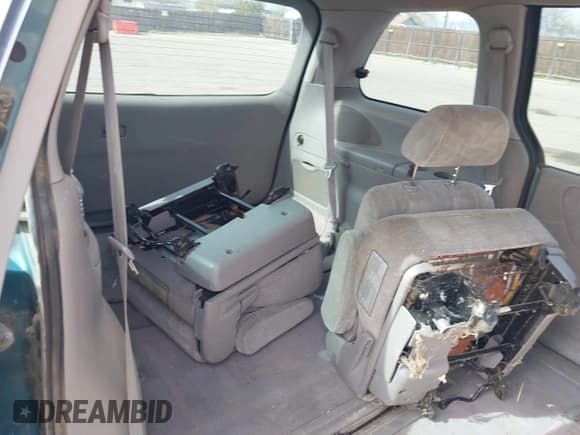 ✅ 2000 Mazda MPV DX • VIN: JM3LW28G5Y0119299 • Lot: 41878858. Wystawiony na IAAI z przebiegiem 144 783 mil. Bezpłatny archiwum sprzedaży aukcyjnych z USA i szczegółowy raport historii pojazdu na DreamBid. Zdjęcie 8.