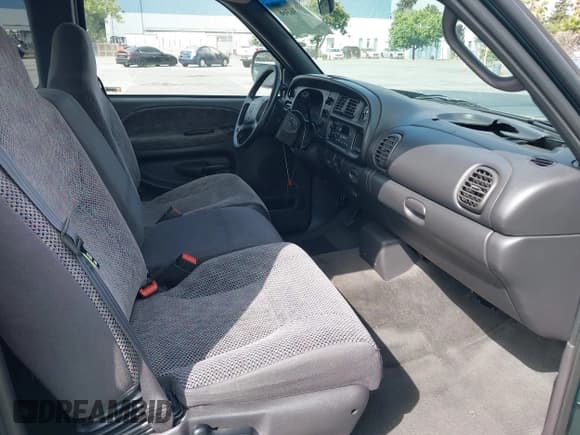 ✅ 2001 Dodge 1500 • VIN: 3B7HC13Z61G758822 • Lot: 42736366. Listed on IAAI with 114,934 mi. Free auction sales archive from the USA and detailed vehicle history report at DreamBid. Image 5.