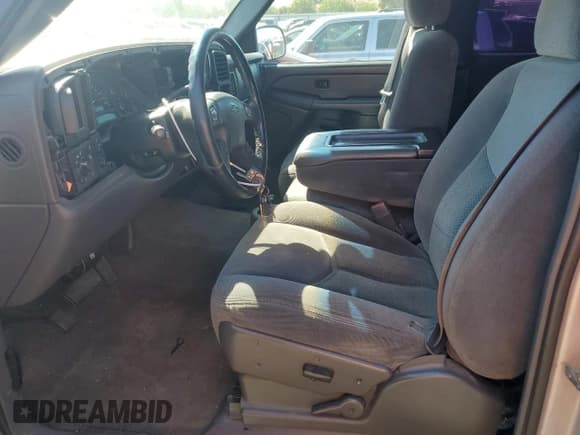 ✅ 2005 Chevrolet Silverado 1500 • VIN: 1GCEC19T75Z187062 • Лот: 70443494. Опубликован ранее на Copart с пробегом 213 905 миль. Бесплатный доступ к архиву аукционных продаж из США и подробный отчёт об истории автомобиля на DreamBid. Изображение 7.