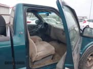 ✅ 1998 Chevrolet S-10 • VIN: 1GCCS14W8W8121476 • Lot: 43405163. Wystawiony na IAAI z przebiegiem Nie podano. Bezpłatny archiwum sprzedaży aukcyjnych z USA i szczegółowy raport historii pojazdu na DreamBid. Zdjęcie 5.