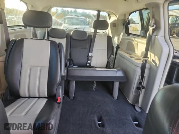 ✅ 2010 Chrysler Town & Country Touring Plus • VIN: 2A4RR8DX6AR320878 • Lot: 89564995. Wystawiony na Copart z przebiegiem 153 625 mil. Bezpłatny archiwum sprzedaży aukcyjnych z USA i szczegółowy raport historii pojazdu na DreamBid. Zdjęcie 10.