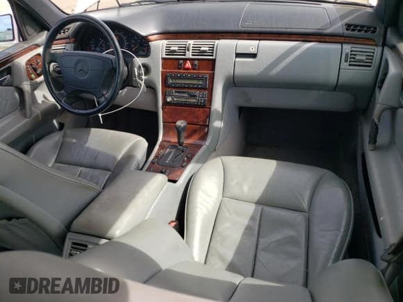 ✅ 1996 Mercedes-Benz E 320 • VIN: WDBJF55F7TJ008297 • Lot: 57454525. Listed on Copart with 140,889 mi. Free auction sales archive from the USA and detailed vehicle history report at DreamBid. Image 8.