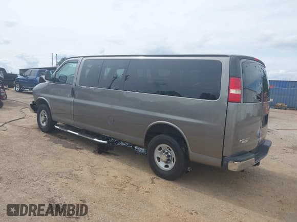 ✅ 2012 Chevrolet Express Passenger 1LT • VIN: 1GAZG1FAXC1179373 • Lot: 42348209. Wystawiony na IAAI z przebiegiem 112 719 mil. Bezpłatny archiwum sprzedaży aukcyjnych z USA i szczegółowy raport historii pojazdu na DreamBid. Zdjęcie 3.