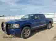 2010 Dodge Dakota Laramie z VIN 1D7CW5GP3AS232289, wystawiony jako Copart lot #56669655 z przebiegiem 171 796 mil mil oraz Szkoda całkowita • Salvage title. Historia ofert i sprzedaży dostępna na DreamBid. Obrazek 1.