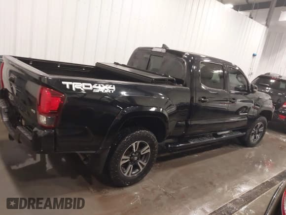 ✅ 2018 Toyota Tacoma SR5 • VIN: 3TMDZ5BN8JM054108 • Lot: 42062873. Listed on IAAI with 91,894 mi. Free auction sales archive from the USA and detailed vehicle history report at DreamBid. Image 12.