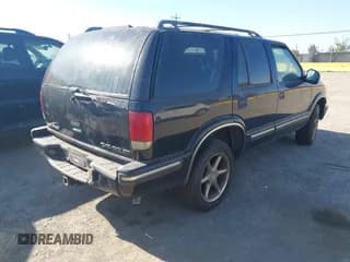 ✅ 1998 Chevrolet Blazer LS • VIN: 1GNCS13W8W2226448 • Lot: 43132454. Wystawiony na IAAI z przebiegiem Nie podano. Bezpłatny archiwum sprzedaży aukcyjnych z USA i szczegółowy raport historii pojazdu na DreamBid. Zdjęcie 4.