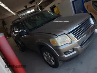 ✅ 2008 Ford Explorer XLT • VIN: 1FMEU73898UB09934 • Lot: 42560438. Wystawiony na IAAI z przebiegiem 106 359 mil. Bezpłatny archiwum sprzedaży aukcyjnych z USA i szczegółowy raport historii pojazdu na DreamBid. Zdjęcie 1.