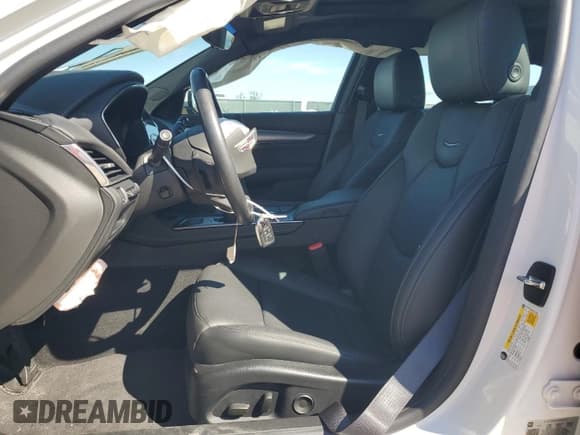 ✅ 2024 Cadillac CT5 Premium Luxury • VIN: 1G6DN5RK5R0121594 • Lot: 46986405. Wystawiony na Copart z przebiegiem 9 010 mil. Bezpłatny archiwum sprzedaży aukcyjnych z USA i szczegółowy raport historii pojazdu na DreamBid. Zdjęcie 7.