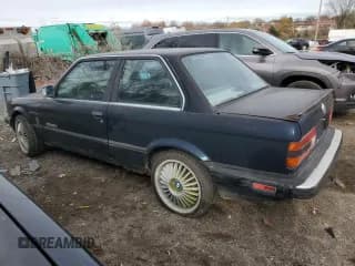 ✅ 1988 BMW 3 Series • VIN: WBAAB6400J8228236 • Lot: 82770724. Listed on Copart with 194,712 mi. Free auction sales archive from the USA and detailed vehicle history report at DreamBid. Image 2.