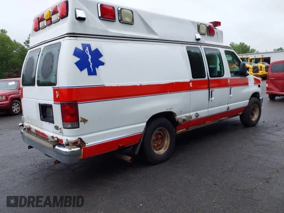 ✅ 2011 Ford E-Series Commercial • VIN: 1FDSS3ES3BDA82263 • Lot: 42434489. Wystawiony na IAAI z przebiegiem 433 610 mil. Bezpłatny archiwum sprzedaży aukcyjnych z USA i szczegółowy raport historii pojazdu na DreamBid. Zdjęcie 4.