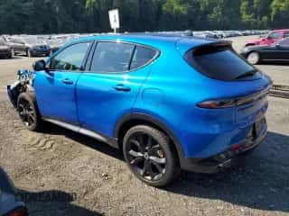 2024 Dodge Hornet R/T Plus с VIN ZACPDFDW2R3A23248, выставлен на аукционе Copart как лот 57057955 с пробегом 525 миль миль и Списание • Salvage title. История ставок и продаж доступна на DreamBid. Изображение 2.