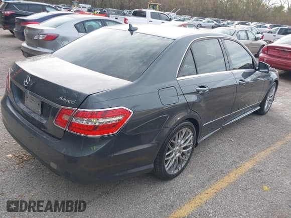✅ 2013 Mercedes-Benz E 350 Sport • VIN: WDDHF8JB5DA662937 • Lot: 43678445. Listed on IAAI with 305,679 mi. Free auction sales archive from the USA and detailed vehicle history report at DreamBid. Image 4.