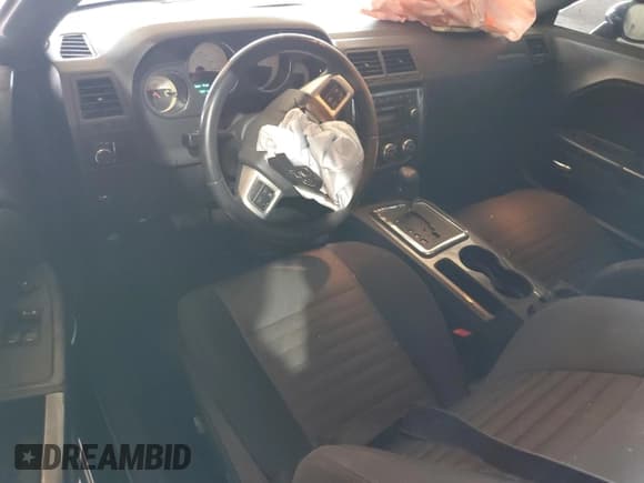 ✅ 2014 Dodge Challenger SXT • VIN: 2C3CDYAG0EH247358 • Lot: 47412514. Wystawiony na Copart z przebiegiem 82 697 mil. Bezpłatny archiwum sprzedaży aukcyjnych z USA i szczegółowy raport historii pojazdu na DreamBid. Zdjęcie 8.