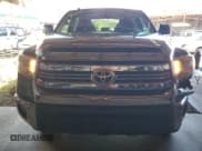 ✅ 2017 Toyota Tundra SR5 • VIN: 5TFEY5F13HX213331 • Лот: 64334135. Опубликован ранее на Copart с пробегом 76 455 миль. Бесплатный доступ к архиву аукционных продаж из США и подробный отчёт об истории автомобиля на DreamBid. Изображение 5.